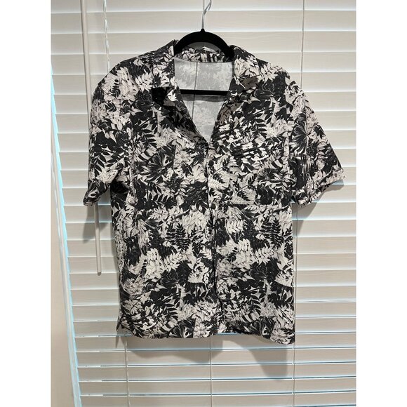 Lululemon  Short Sleeve Button Up Shirt - Size L - Picture 2 of 5